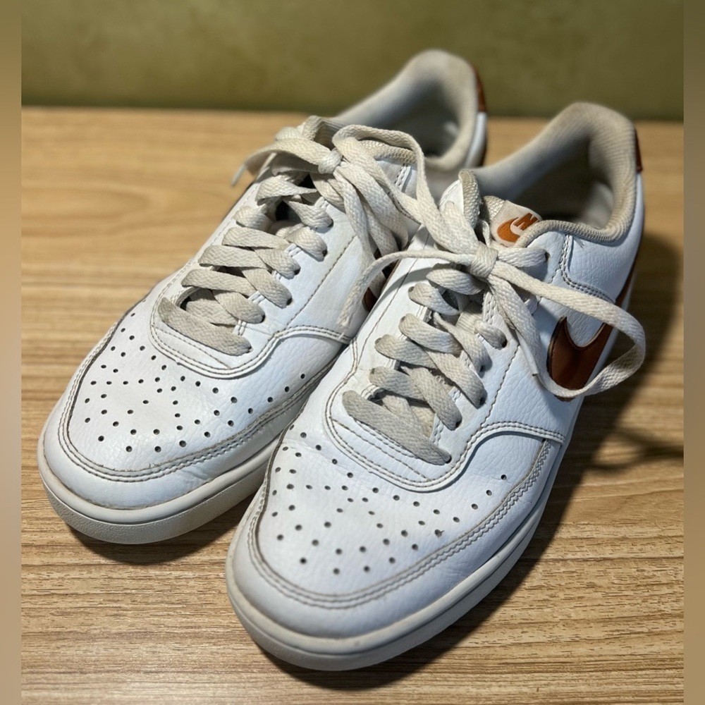 NIKE WOMENS COURT VISION LOW NEXT NATURE SNEAKER - WHITE